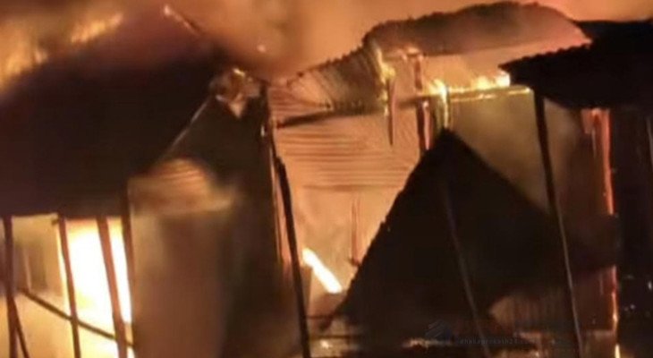 ফরিদপুরে ভয়াবহ আগুনে ২০ দোকান পুড়ে ছাই